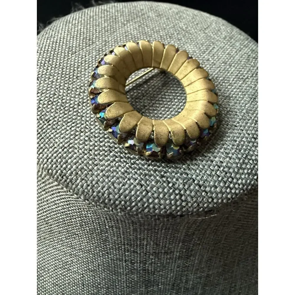 Vintage Sun Ring Brooch AB Gold Tone Wreath Scarf Lapel Pin Career Cocktail